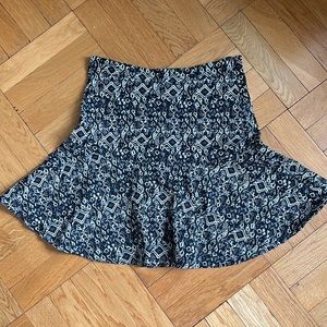 Parker Womens flounce black & white print skirt. Sz 4